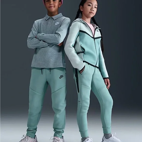 Nike Tech Fleece Tracksuit - Picture 2 of 4